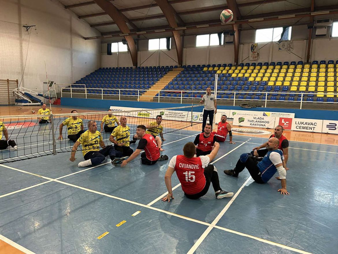 Reprezentacija Srbije u sedećoj odbojci na pripremama u Doboju pre polaska u Kaen