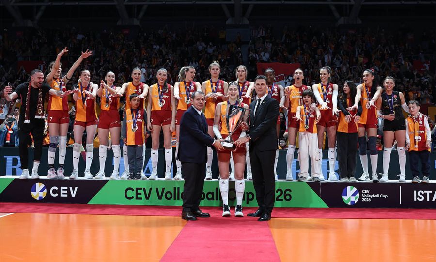 Prvi trofej Galatasaraja posle tri izgubljena finala &ndash; Ivan Knežević predao pehar